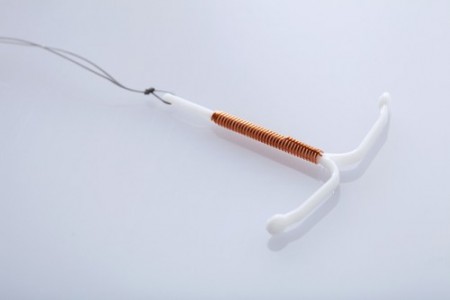 Dispositivo intra-uterino (DIU). Foto: Image Point Fr / Shutterstock.com