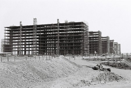 Esplanada dos Ministérios, em construção. Foto: Arquivo Público do Distrito Federal [CC-BY-SA 3.0] / via Wikimedia Commons