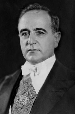 Foto oficial do primeiro mandato de Getúlio Vargas, 1930. Fonte: Wikimedia Commons