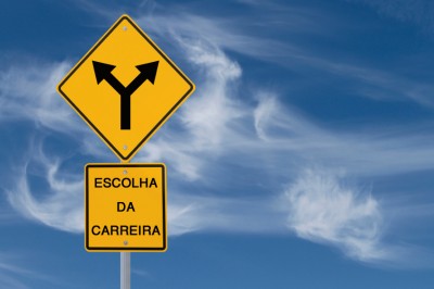 E agora? Qual carreira escolher? (Foto: © iStock.com / amanalang [adaptado])