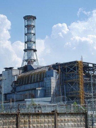 Usina Nuclear de Chernobyl, na Ucrânia. Observe o "sarcófago" de concreto construído para conter a radiação. Foto: Tinta / Shutterstock.com