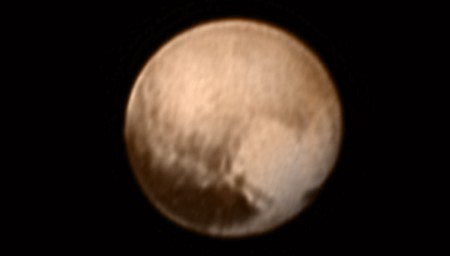 Foto de Plutão, capturada em 08/07/2015, a cerca de 8 milhões de quilômetros de distância pela sonda New Horizons. Créditos: NASA.