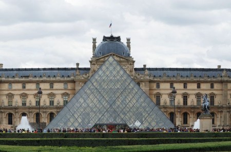 Museu do Louvre. Foto: Joaquim Alves Gaspar [CC-BY-SA-3.0 (http://creativecommons.org/licenses/by-sa/3.0)], via Wikimedia Commons