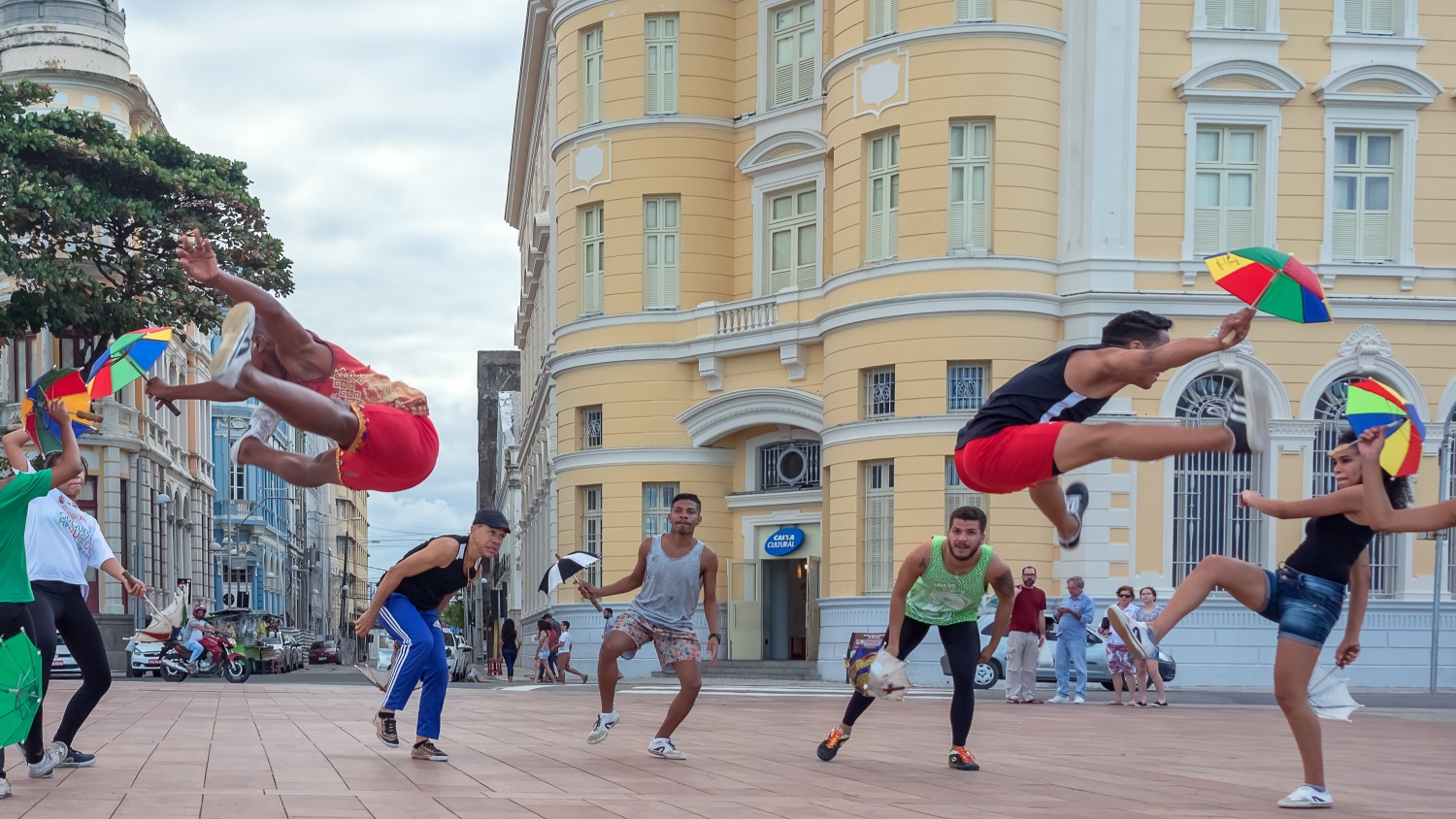 Mundo da Dança - HISTÓRIA DO FREVO Em meados do século XIX, em