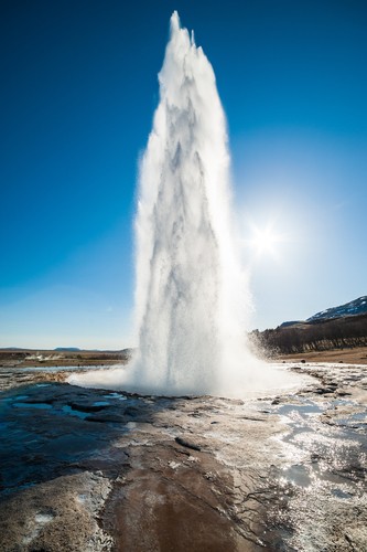 Gêiser na Islândia. Foto: Denis Kichatof / Shutterstock.com