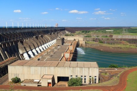 Usina Hidrelétrica de Itaipu. Foto: Iuliia Timofeeva / Shutterstock.com