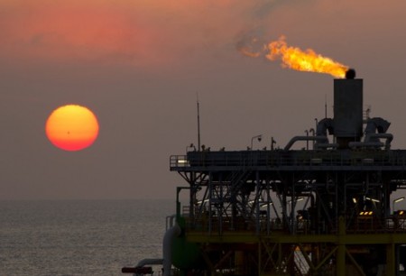 Plataforma de petróleo. Foto: claffra / Shutterstock.com