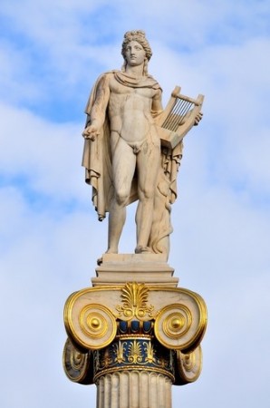 Estátua de Apolo na Academia de Atenas, Grécia. Foto: Haris vythoulkas / Shutterstock.com