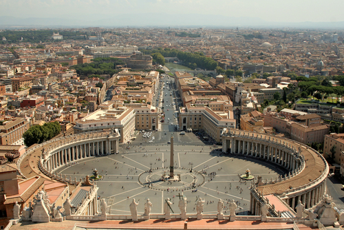 Praça de São Pedro, Vaticano. Foto: Gumiflex / Shutterstock.com