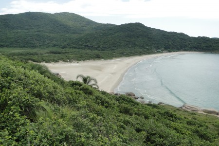 Praia de Naufragados, no extremo sul da Ilha de Santa Catarina. Foto: Lucas Martins