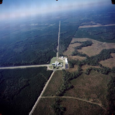 Vista aérea do LIGO (Laser Interferometer Gravitational-Wave Observatory). Foto: © LIGO / http://www.ligo.caltech.edu/