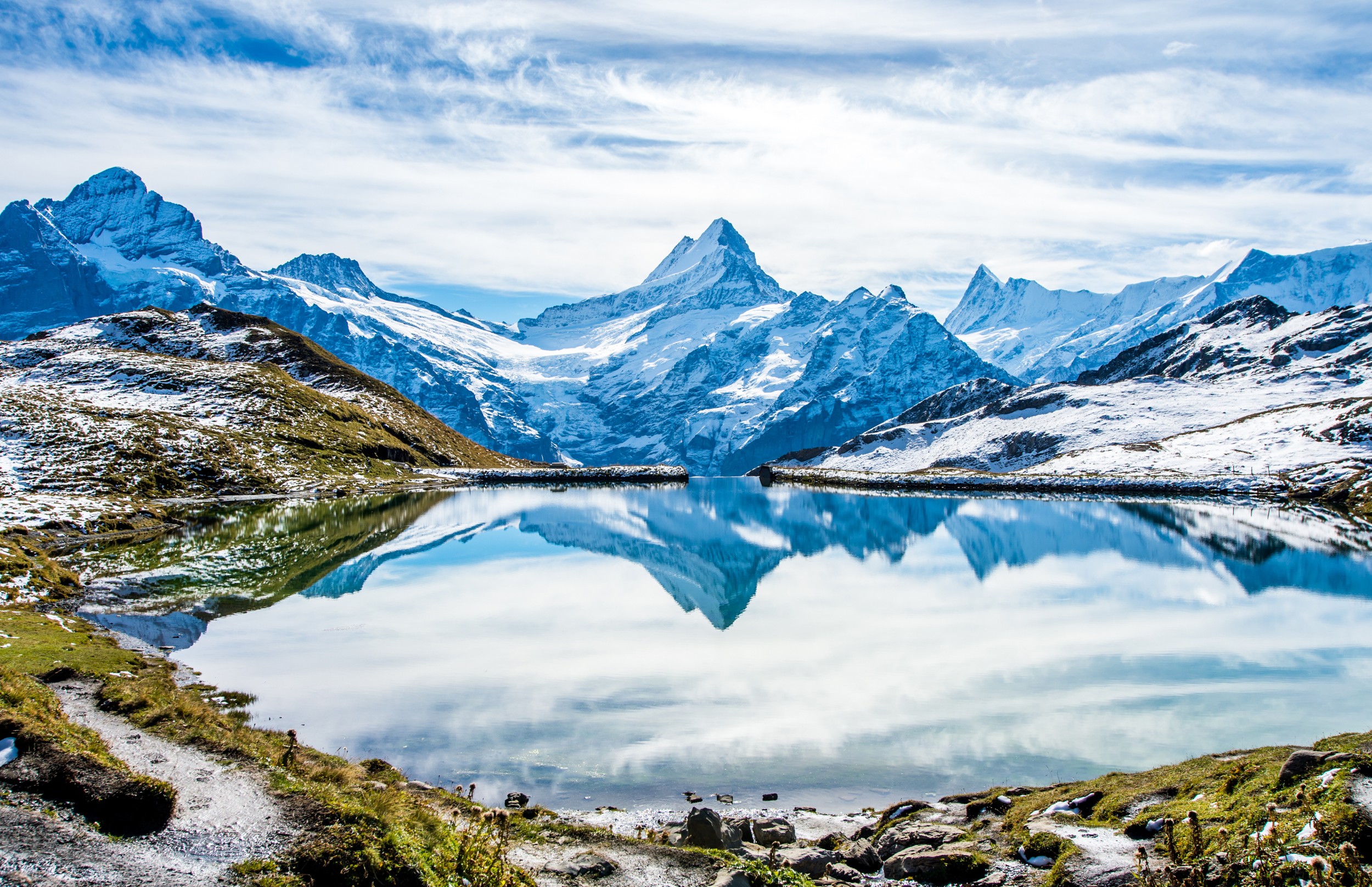 Вода gorji. Горное озеро Бахальпзее. Швейцария Альпы озеро. Горы озеро Альпы. Ледники и озера Швейцарии.