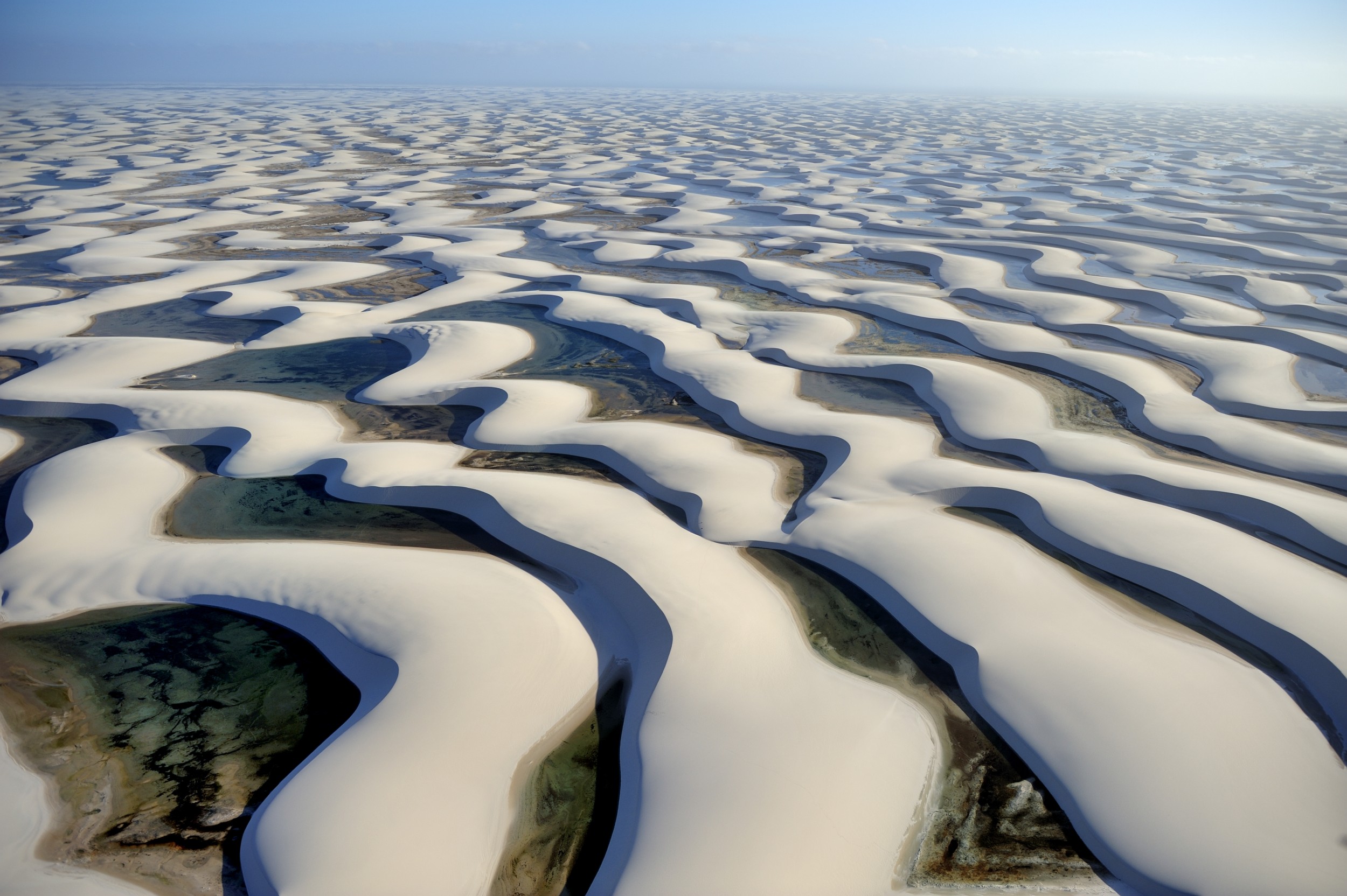 Lago esconde os perigos da areia movediça nos lençóis maranhenses 