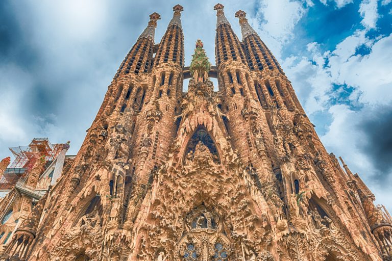 Templo Expiatório Da Sagrada Família Estilos Arquitetônicos